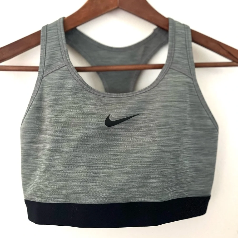 Nike Dri-Fit Women's Gray Sports Bra Size Medium